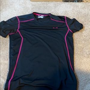 Men’s Under Aumour Medium Fitted heatgear shirt